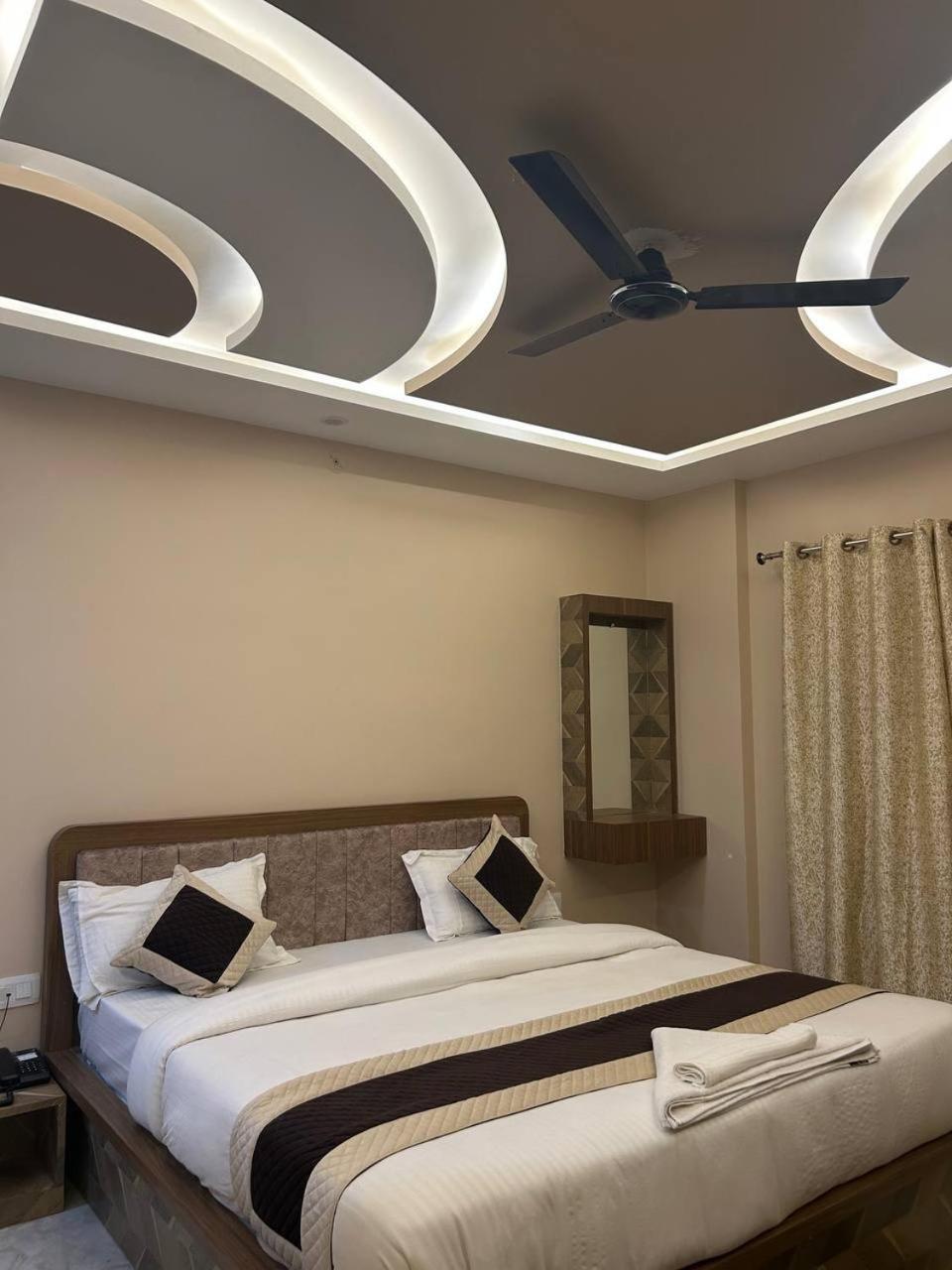 Hotel The Pushpraj Varanasi Eksteriør billede