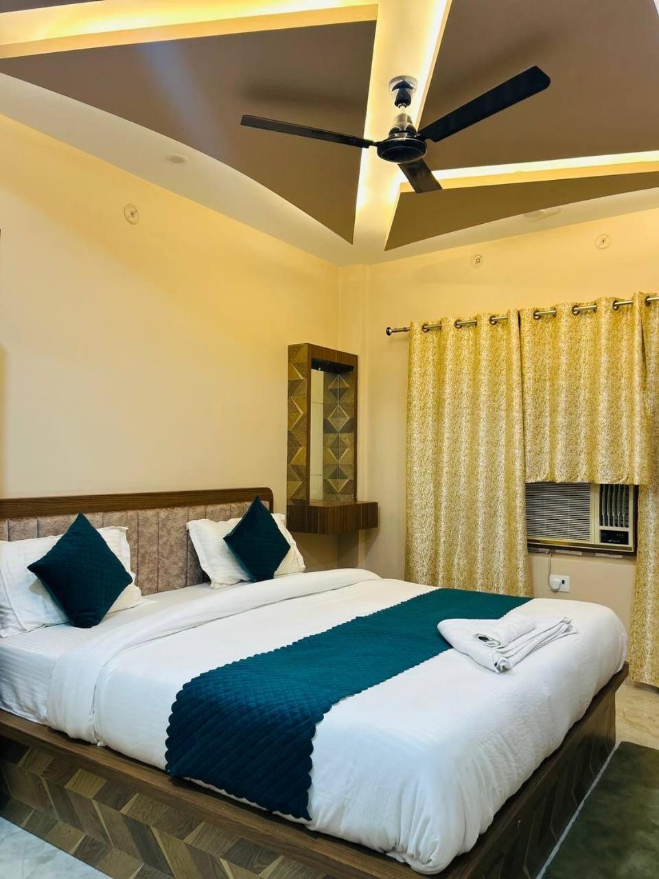 Hotel The Pushpraj Varanasi Eksteriør billede