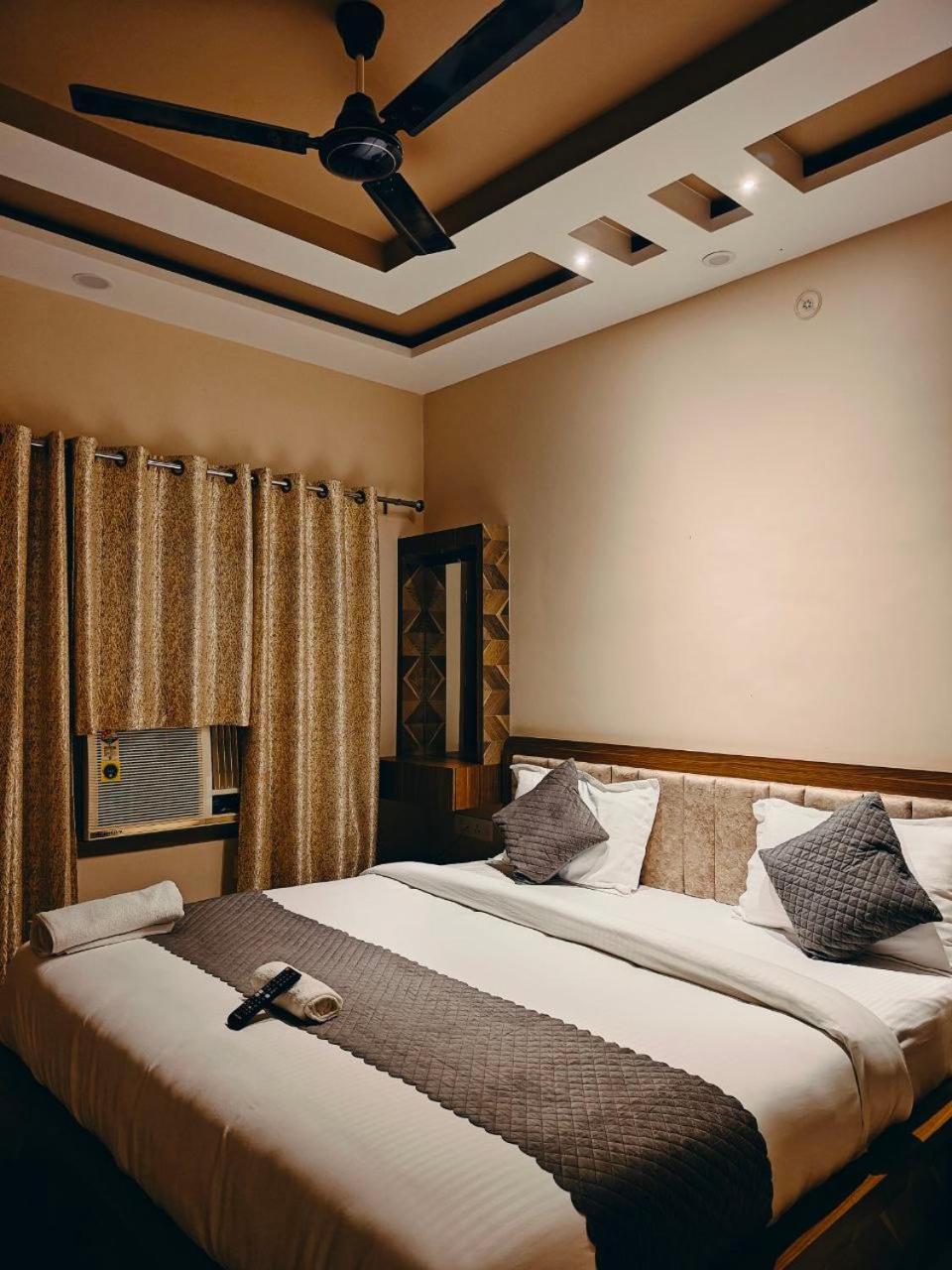 Hotel The Pushpraj Varanasi Eksteriør billede